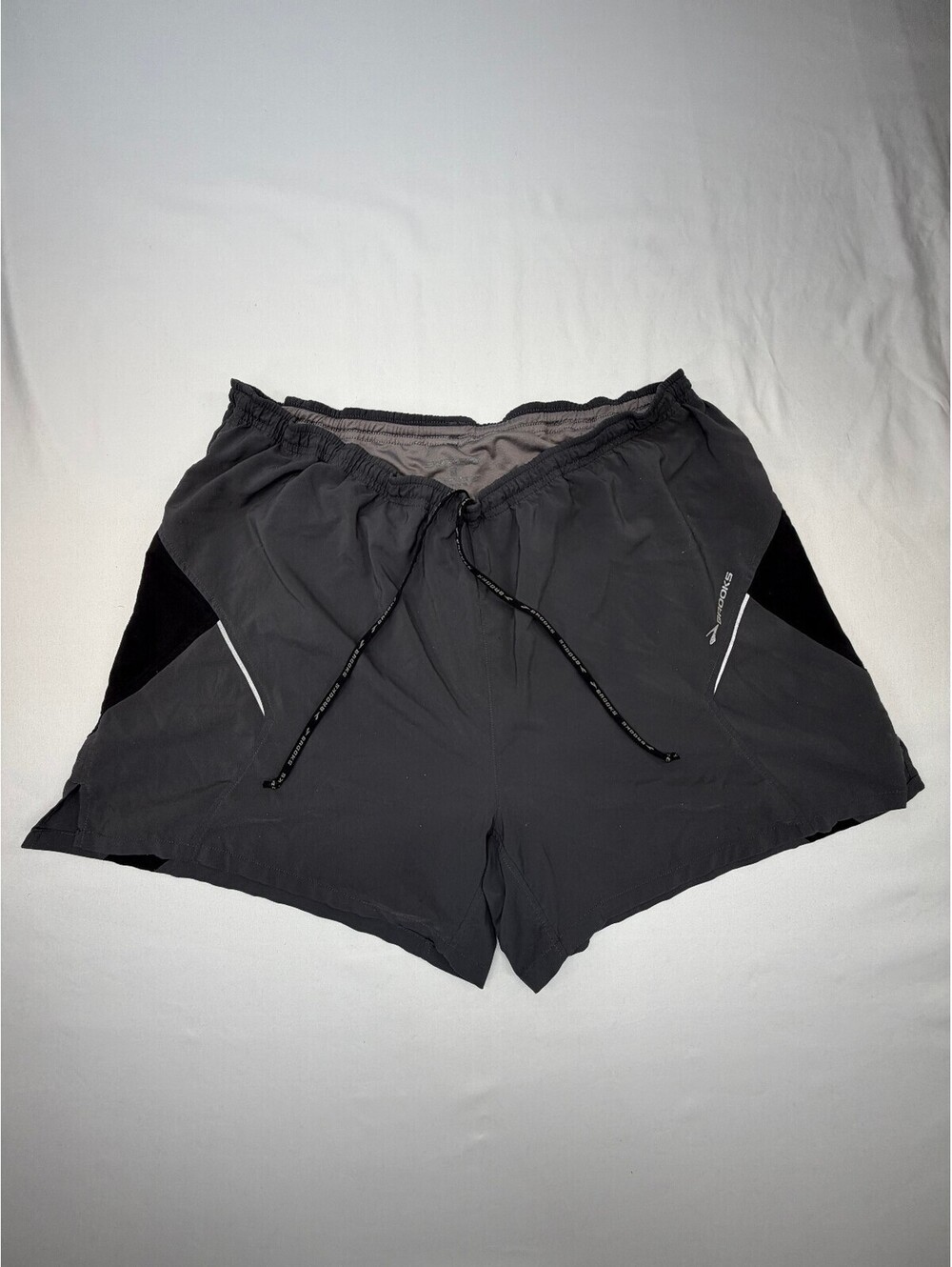 Brooks Men's Athletic Running Shorts Elastic Drawstring Waist Size Medium Grey